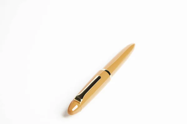 Un stylo plume orange — Photo