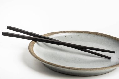 Taş levhalı bir çift çubuk.