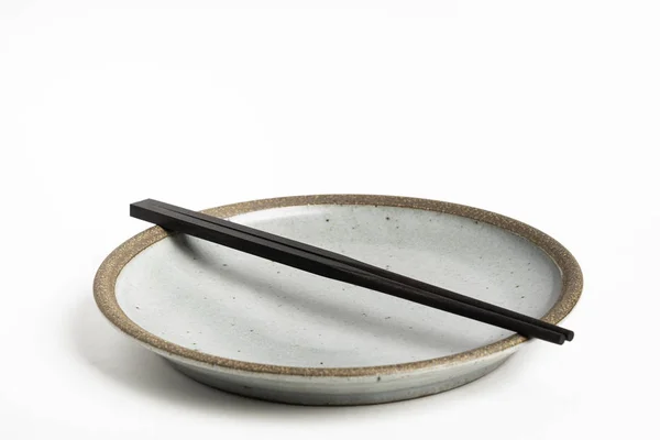 Taş levhalı bir çift çubuk.