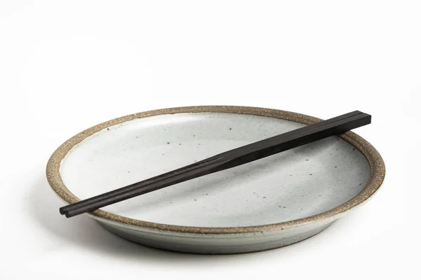 Taş levhalı bir çift çubuk.