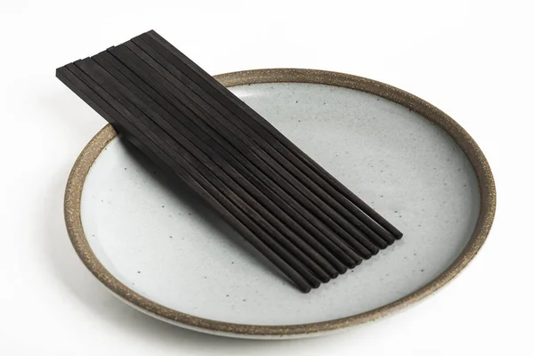 Six Pairs Of Chopsticks On Stoneware Plate — Stock Photo, Image