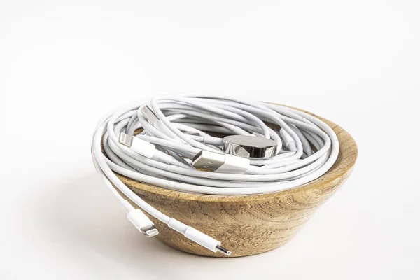 Cavi Apple bianchi vorticosi in ciotola di legno — Foto Stock