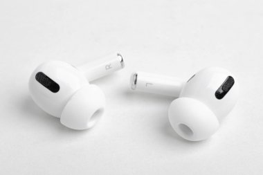 Bir çift Apple Airpod Pro Tomurcukları