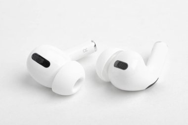 Bir çift Apple Airpod Pro Tomurcukları