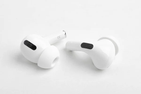 Un par de Apple AirPods Pro Buds —  Fotos de Stock