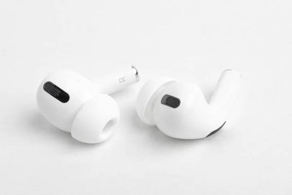 Un par de Apple AirPods Pro Buds —  Fotos de Stock