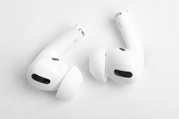 Un par de Apple AirPods Pro Buds —  Fotos de Stock