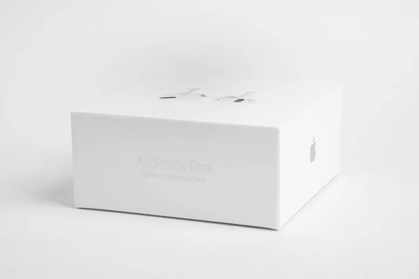 Download Caja de embalaje de Apple AirPods Pro — Foto editorial de ...