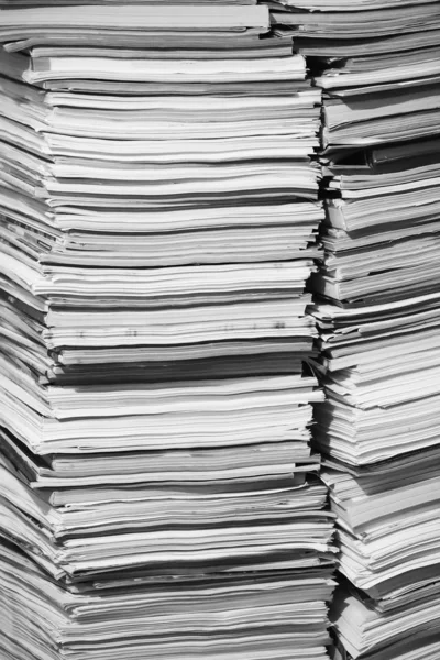 Uzun Kağıt Yığını, Belgeler ve Dergiler