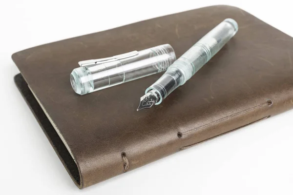 Brown Leather Journal And Green Glass Fountain Pen — Stock Photo, Image