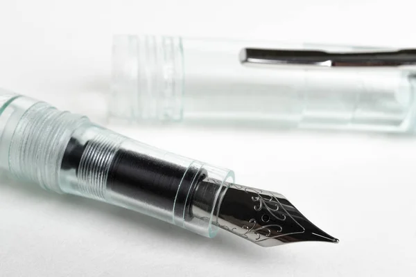 Fountain Pen van groen glas met demonstrator — Stockfoto