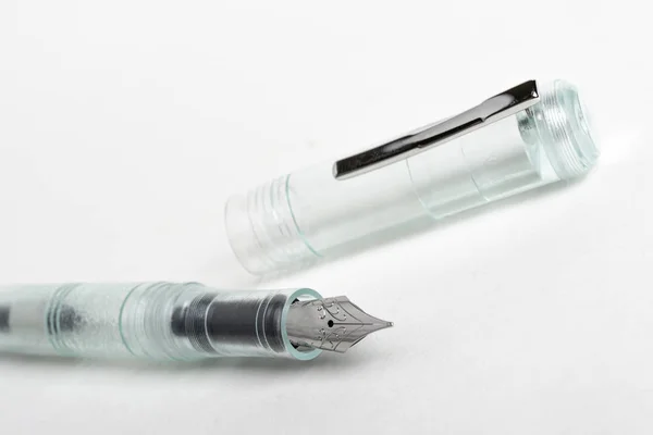 Fountain Pen van groen glas met demonstrator — Stockfoto