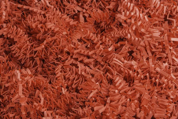 Bir Paket Kutusundan Doldurulan Kırmızı Kağıt Çizgileri — Stok fotoğraf