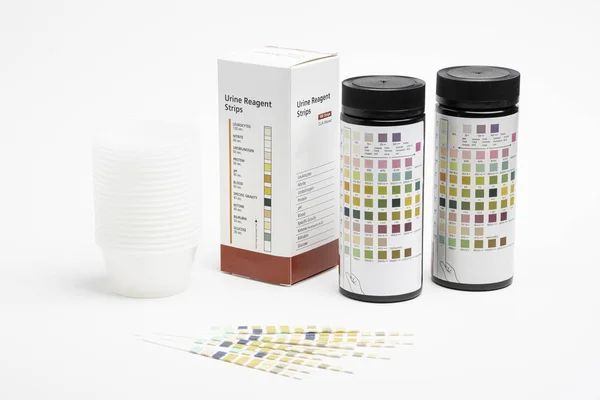 Un ensemble complet de kit de test de réactif urinaire — Photo