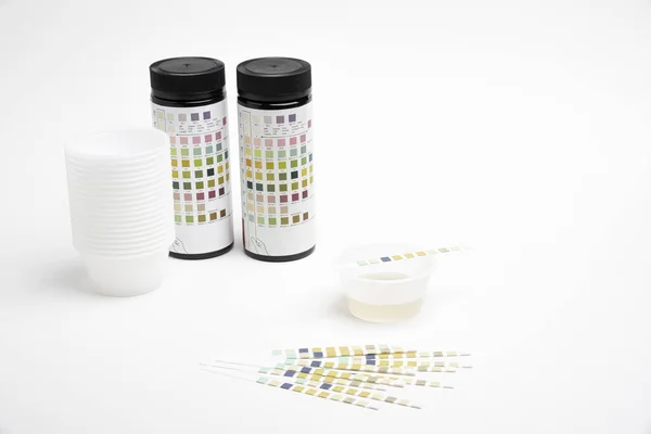 Een basisset van urine-reagens testkit — Stockfoto