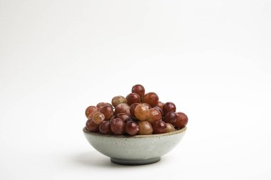 Kırmızı Üzümler Küçük Yuvarlak Kâsede