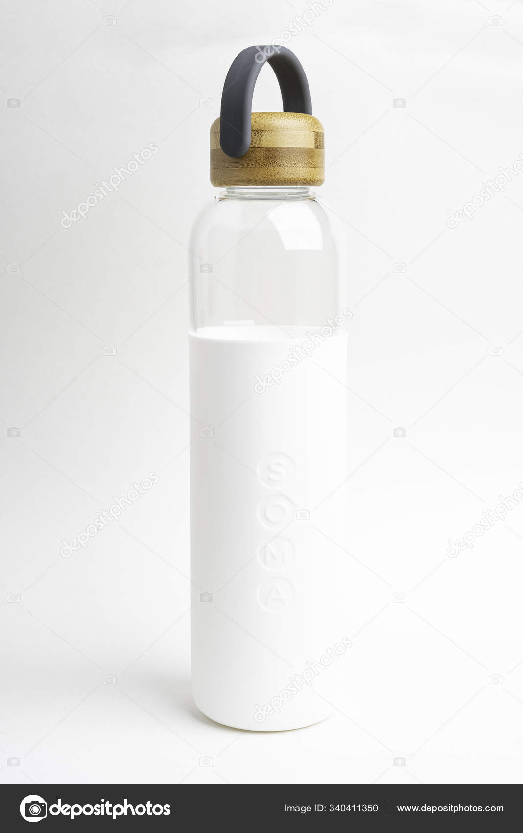 A SOMA Glass Water Bottle With White Sleeve & Grey Handle – Stock Editorial  Photo © dominiquejames #340411350