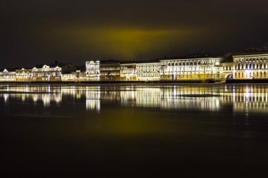 Gece St. Petersburg. Sarayı setin. Hermitage.
