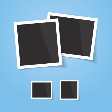 Gerçekçi görünen fotoğraf çerçeveleri, mavi arka planda izole edilmiş, vektör illüstrasyonu. Şeffaf gölgelerle tasarımın için kullanması kolay.
