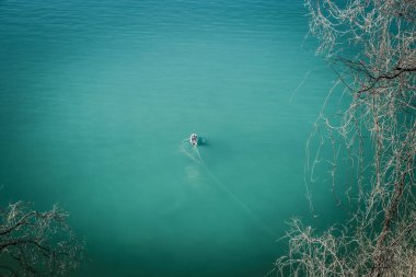 Karadeniz 'in en üst manzarası. Körfezde mavi su. Georgia Günü.