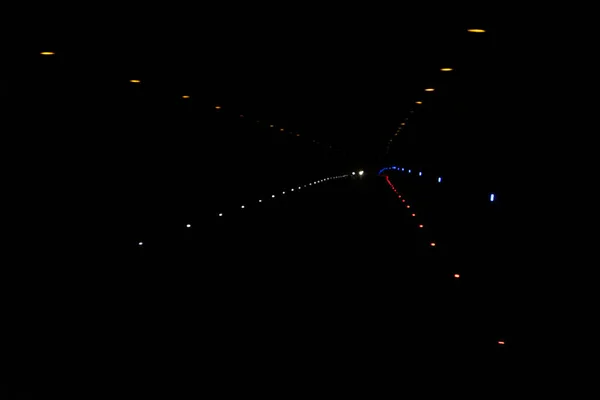Φώτα Από Λάμπες Και Αυτοκίνητα Στη Σήραγγα Φως Από Φανάρια — Φωτογραφία Αρχείου