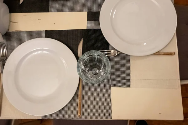 Mesa Servida Restaurante Limpar Pratos Eletrodomésticos Toalha Mesa Café Óculos — Fotografia de Stock