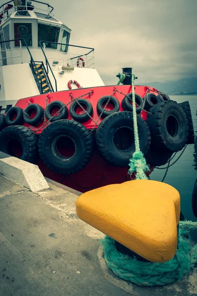 Neumáticos Viejos Bordo Barco Las Ruedas Goma Protegen Barco Del — Foto de Stock