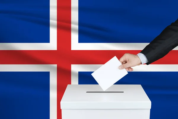 Volby Islandu Ruka Muže Který Dává Svůj Hlas Volební Urny — Stock fotografie