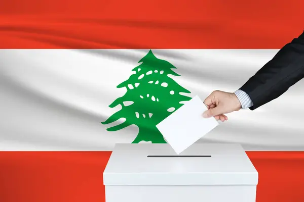 Вибори Лівану Рука Людини Ставить Свій Голос Урну Голосування Прапор — стокове фото