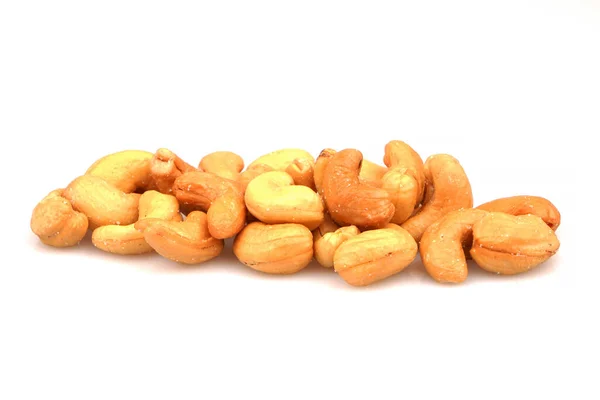 Tumpukan Kacang Mete Organik Pada Latar Belakang Putih — Stok Foto