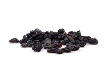 Beyaz zemin üzerinde izole edilmiş organik siyah üzüm