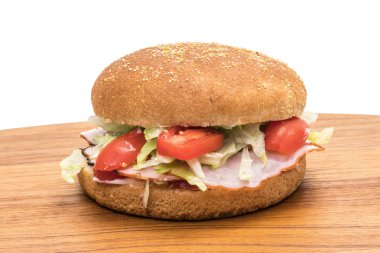 Hamburger topuz jambon ve salata ile 