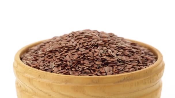 Деревянная чаша с льняными семенами — стоковое видео