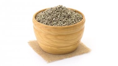 Kenevir tohumu ile ahşap kase