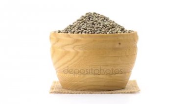 Kenevir tohumu ile ahşap kase