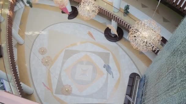 Vista del atrio del centro comercial desde arriba — Vídeo de stock