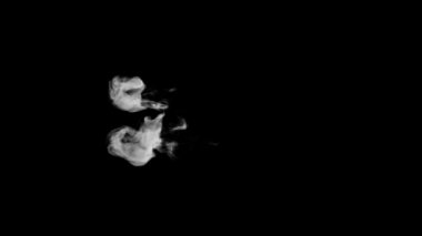 3d canlandırılmış duman tipografisi alfa kanalı yükselerek bir harf oluşturur ve N karakterini yükseltmeye devam eder