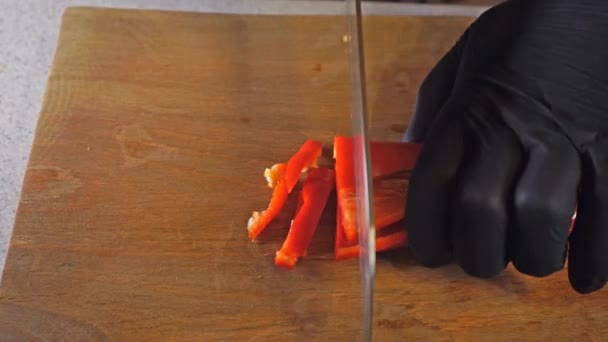 Vágás Piros Kapia Paprika Plack Konyhai Kesztyű — Stock videók