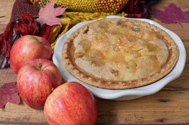 Elmalı turta withred elma