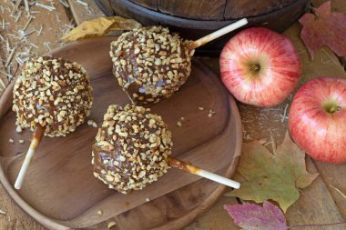 Fıstıklı karamelli elma