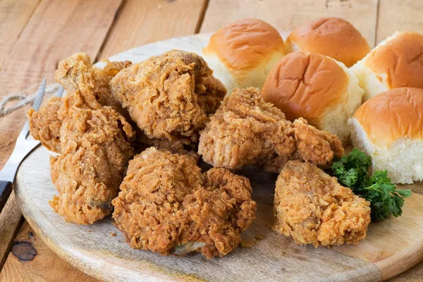 Fried Chicken and Rolls — Stock Photo, Image