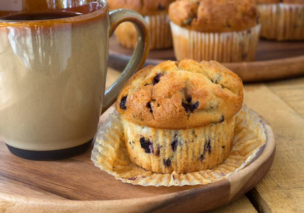 Borůvkový muffin a káva — Stock fotografie