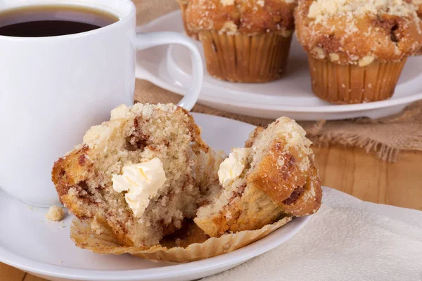 Plak Muffin met koffie — Stockfoto