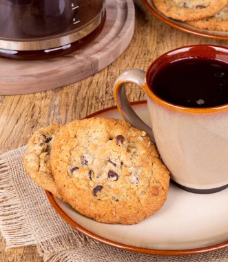 Çikolata parçacıklı kurabiye.