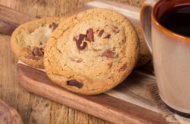 Çikolata parçacıklı kurabiye.