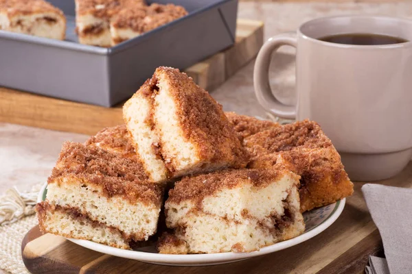 Cinnamon Swirl Coffee Cake — Stock Photo, Image
