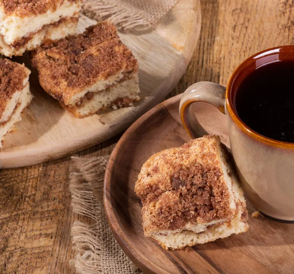 Cinnamon Swirl Crumb Cake — Stock Photo, Image