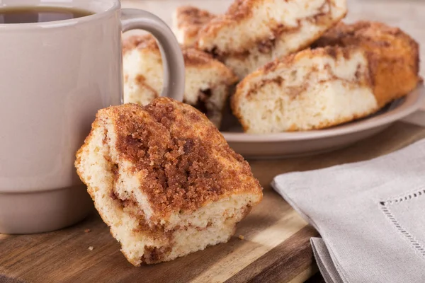 Cinnamon Swirl Crumb Cake — Stock Photo, Image