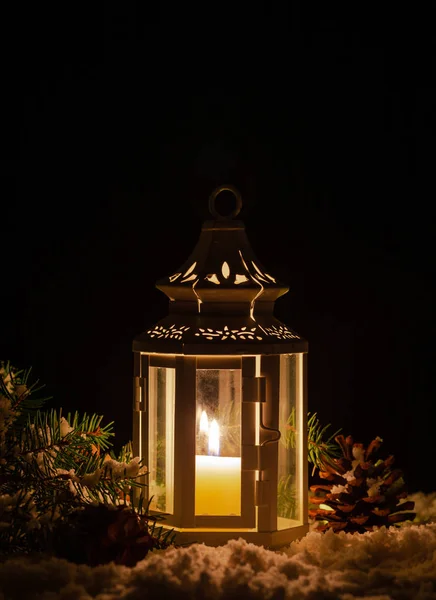 Nat scene af glødende jul Lanterne - Stock-foto
