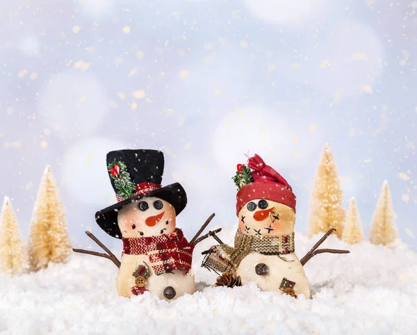 Χειμερινή σκηνή των Χριστουγέννων χιονάνθρωποι — Φωτογραφία Αρχείου